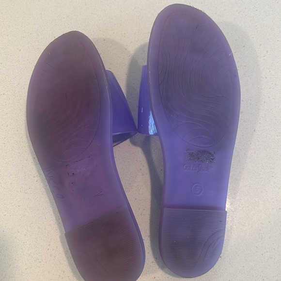 Cat & Jack Slides - Girls 5 - Picture 4 of 4